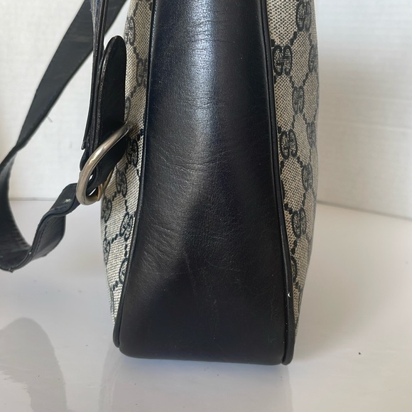 Authentic Gucci Canvas Sherry Line Shoulder Bag. - Picture 5 of 17